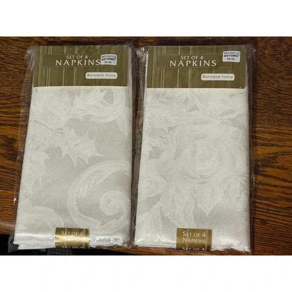 Napkins Cotton Blend‎ x2 set of four. Baroque Ivory Poinsetta Holiday