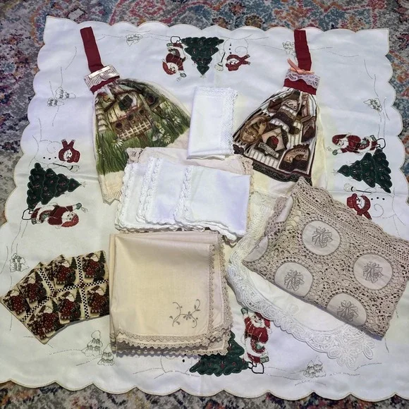 Vintage Lot Of Linen Embroidery‎ Pieces. Napkins, Hankies, Runners, Doilies.