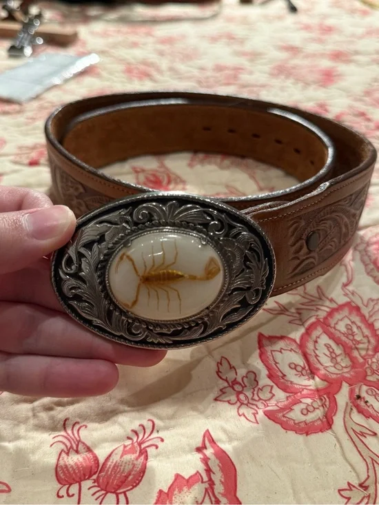Vintage 90s Western Scorpion Medallion Buckle Graphic Brown Leather Belt