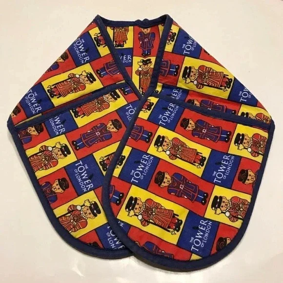 Tower Of London Teddy Bear Guard Oven Pot Holder