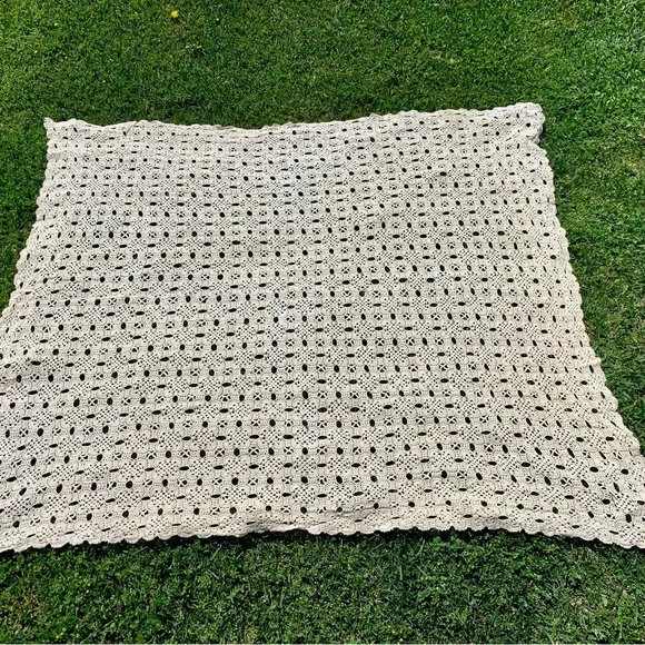 Crochet table cloth
