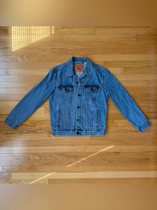 Levi’s Men’s Denim Trucker Jacket in Size Medium