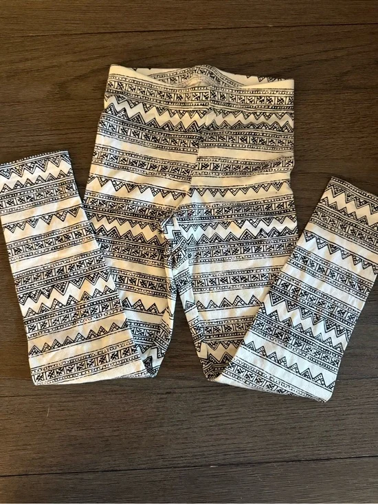 Old Navy Kids Black & White Aztec Pattern Leggings size SMALL 6/7 NWOT NO