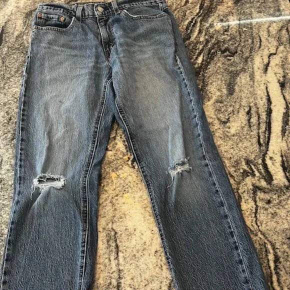 Levi's 541 Athletic Taper jeans designed for athletic builds‎ cotton denim 31x32