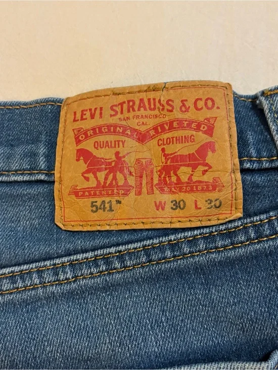 Levi’s 541 Men’s W30 L30 Athletic Fit Blue Jeans
