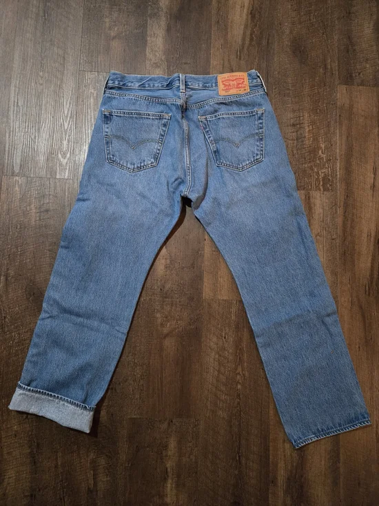 Levi's 501 Men's Straight Jeans - Medium Wash.