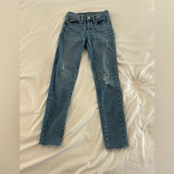 Old Navy Girls Size 14 Distressed Skinny Jeans Light Wash Raw Hem