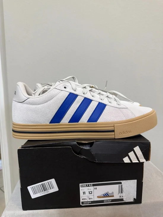 Adidas Daily 4.0 Sneakers Beige w/blue stripes Size 11 Men - Fits size 12 Women