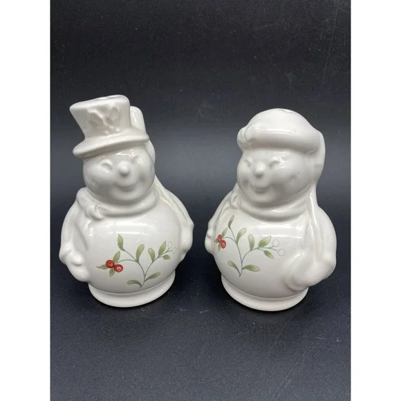 Pfaltzgraff Winterberry‎ Snowman Salt & Peper Shaker Set with Stoppers