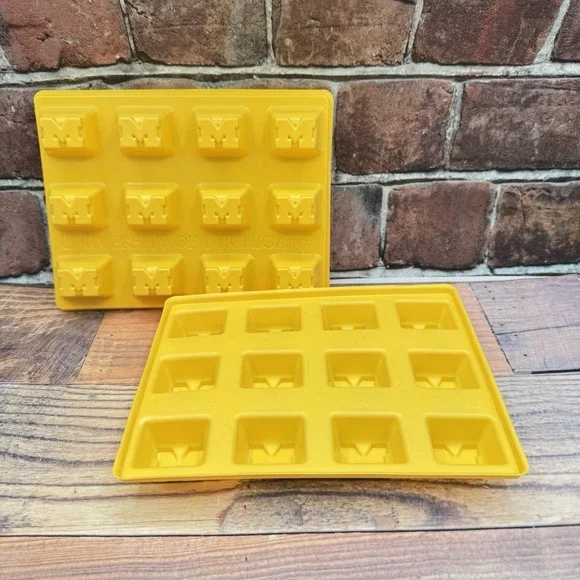 2 University of Michigan U of M Jello Shots Mold Ice‎ Candy Soap Wolverines NCAA