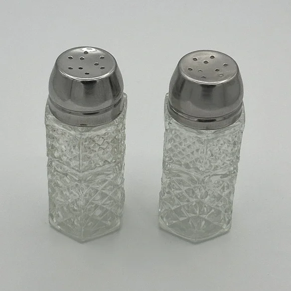 Vintage Anchor Hocking Wexford Salt and Pepper Shakers Clear Pressed Glass 4