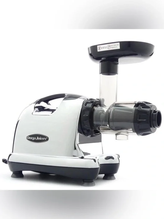 Omega Juicer model 8006 low speed masticating style juicer with accessories EUC