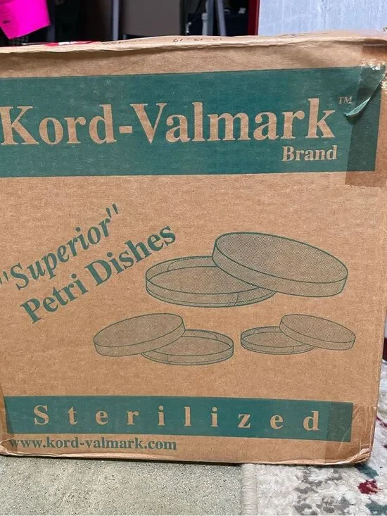 LG Box of Sterilized Petri Dishes - 400 Count - 2”