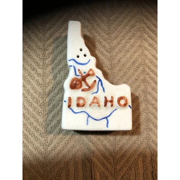 Vintage Parkcraft IDAHO State Shaped Salt or Pepper Shaker