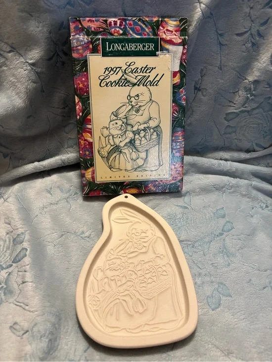 Longaberger 1997 Easter Bunny Cookie Mold with Embossed Bunny Family