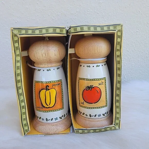 seasonall ceramic and wooden salt and pepper mill set new in box