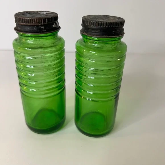 Vintage Owens Illinois Green Depression‎ Glass Salt & Pepper Shakers Ribbed Flaw