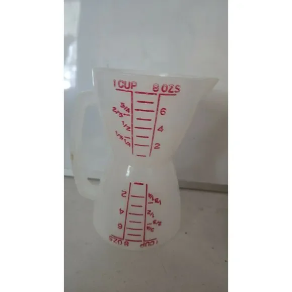 Vintage Tupperware #860 Wet and Dry Twin Measuring Double 1 cup /8 oz red letter