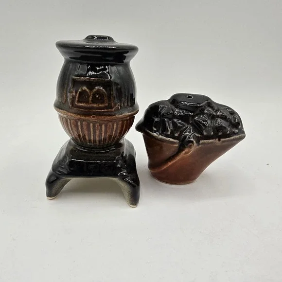 Vintage Ceramic Pot Belly Stove Coal Bucket Salt & Pepper Shakers Cottagecore