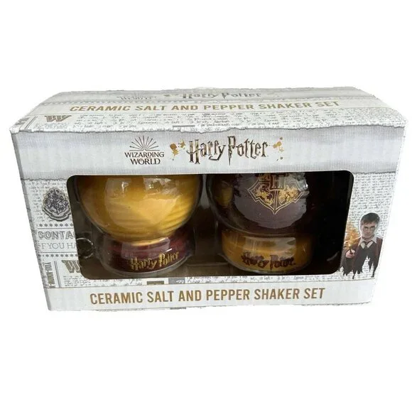NEW HARRY POTTER Quidditch Quaffle & Golden Snitch Ceramic Salt & Pepper Shakers