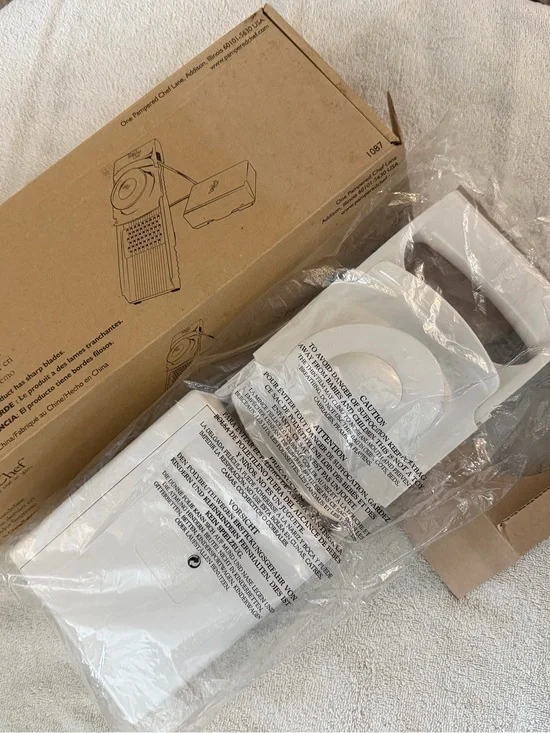 Pampered Chef - Mandoline Slicer with Safety Holder - NIB
