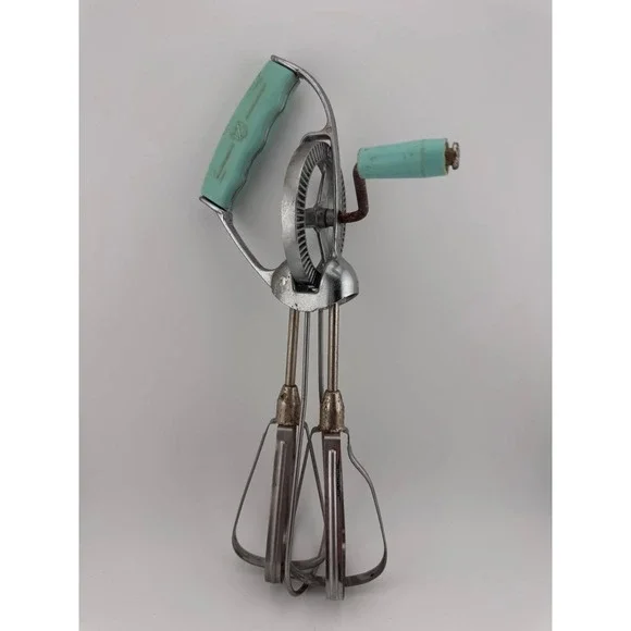 Vintage Turner & Seymour Hand Crank Egg Beater Whisk‎ Aqua Blue Handles