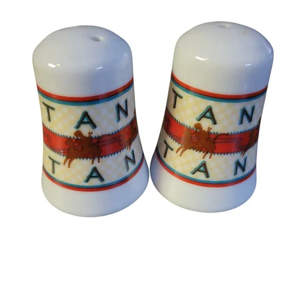 Vintage Montana Souvenir Salt and Pepper Shakers Ceramic Cowboy‎ Western Decor