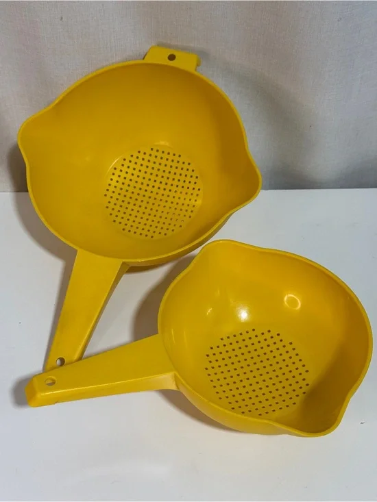 Tupperware Yellow Plastic Strainers / Colanders Set
