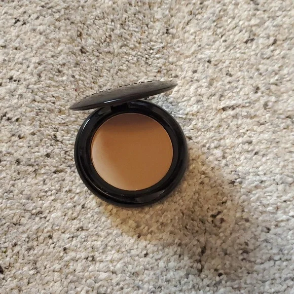 Marc jacobs brown eye shadow