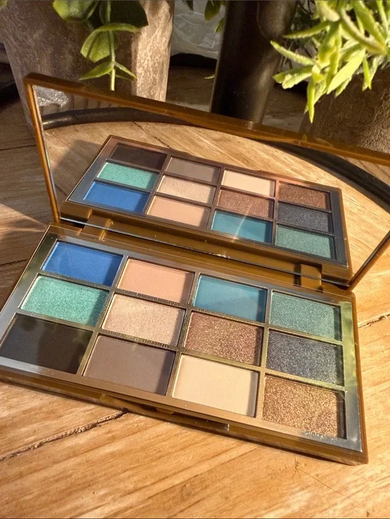 Creme de la cube -12-Color Eyeshadow Palette - cocoa