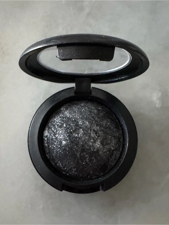 MAC COSMETICS Mineralize Eyeshadow in the shade Cinderfella