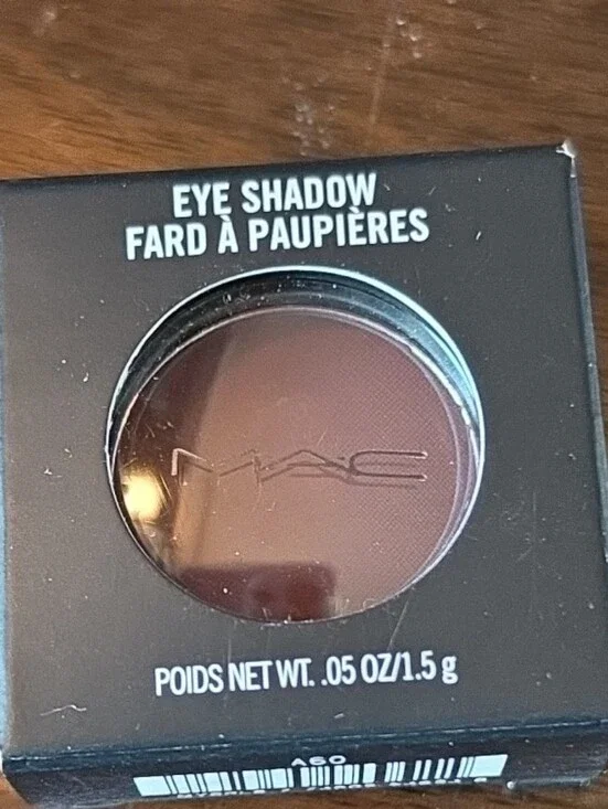 MAC Cosmetics Eyeshadow Single — Shady Santa Matte