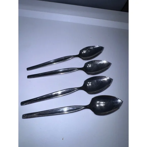 Vintage Wm Rogers Mfg Co Stainless USA Grapefruit Spoons Serrated Set of 4 6in