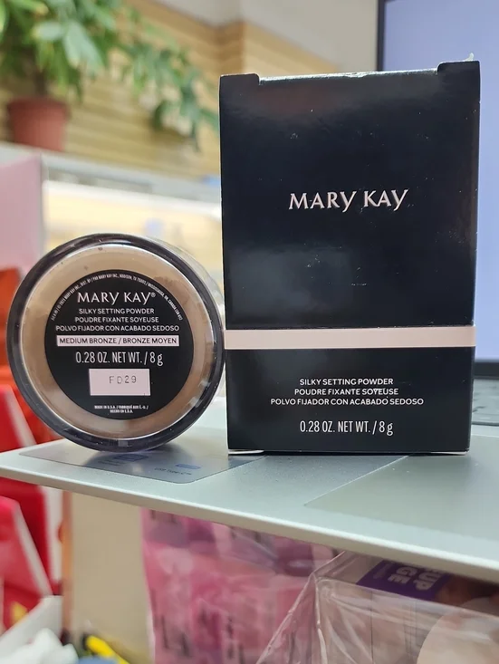 Mary Kay Silky Setting Powder - Medium Bronze / Bronze Moyen 175901