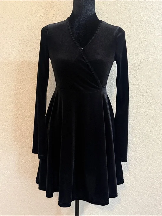SHEIN 12/13Y Black Velvet Long Sleeve midi Dress