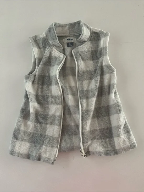 Kids Old Navy Gray and White Plaid Fleece Vest Size 5T