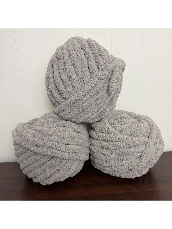 Reclaimed Jumbo Chenille Yarn 7# - 97 Yds Gray 708g (3 Cakes)