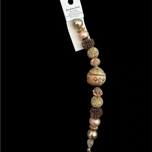 Elegant Beaded Beads with Gold and Pink Accents