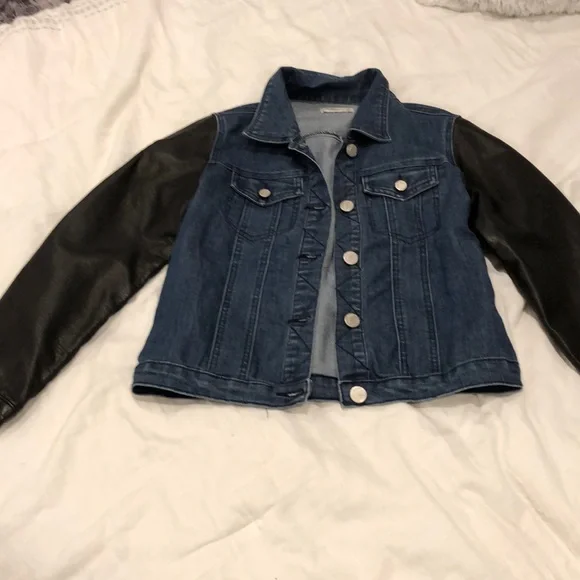 Pinc jean jacket w/ black faux leather sleeves. Size XL
