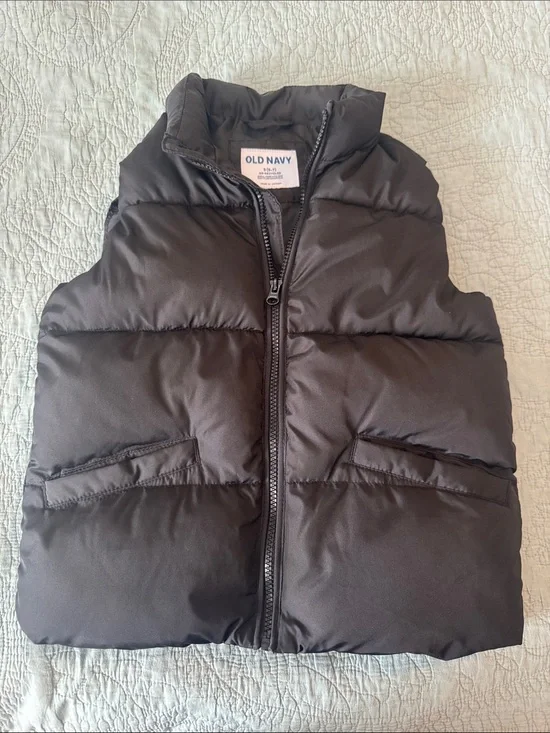 Old Navy Black Kids Puffer Vest with Front Pockets