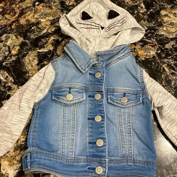 T baby Cat & Jack blue denim jacket size 18 M