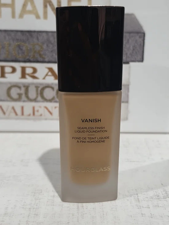Hourglass Vanish Seamless Finish Liquid Foundation — Honey Shade