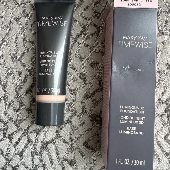 NIB Mary Kay TimeWise Luminous 3D Foundation - Ivory