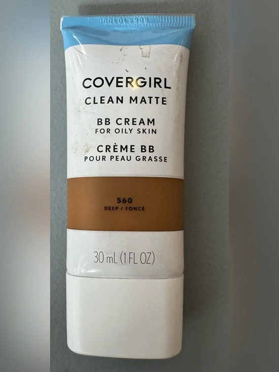 COVERGIRL clean matte BB Cream for Oily Skin in Deep 560 - White, Blue, Brown