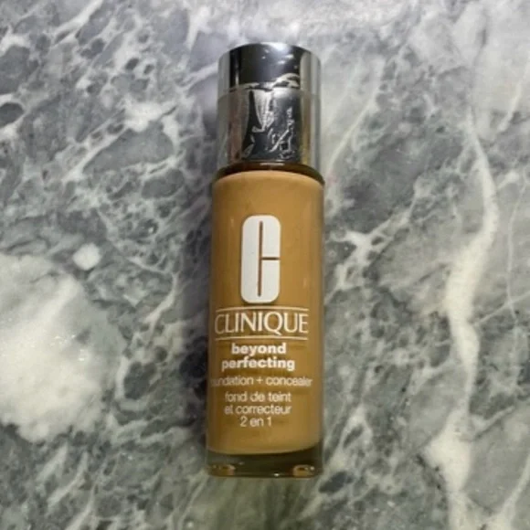 Clinique Beyond Perfecting Foundation‎ Oat