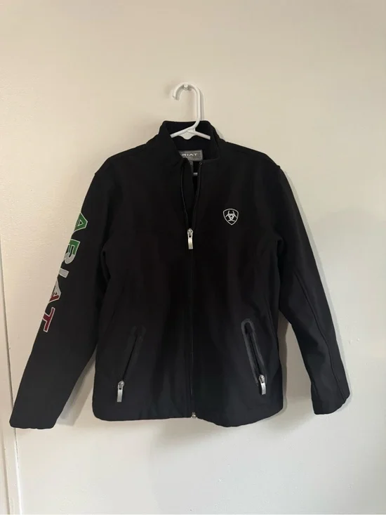 Ariat Black Jacket with Multicolor Sleeve Logo 🇲🇽