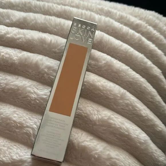 NWT BECCA Skin Love Weightless Blur Foundation Vanilla