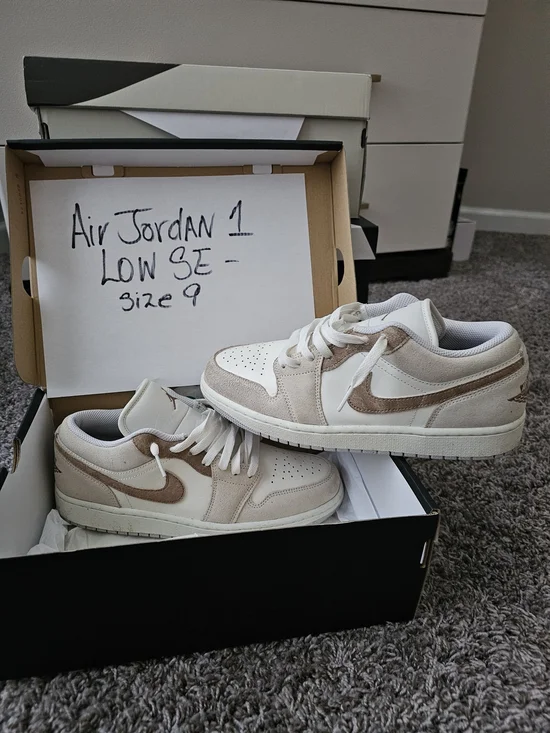 Air Jordan 1 Low SE Beige & White Sneakers