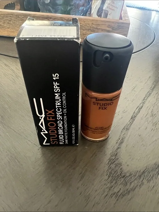 MAC Studio Fix Fluid SPF 15 Foundation - shade NW47 BNIB