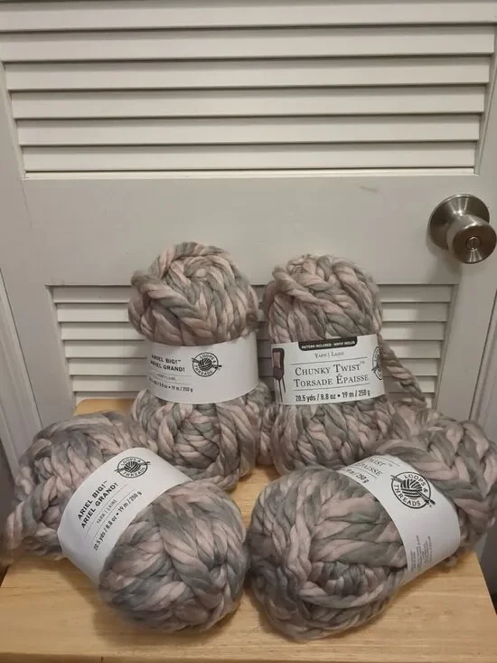 Loops & Threads Chunky Twist Pink Grey 4 skeins yarn 1903 Lot 202106 1000 Grams